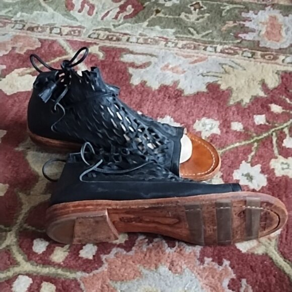 John Fluevog River Acre Black Leather Sandals 11 - Picture 8 of 13